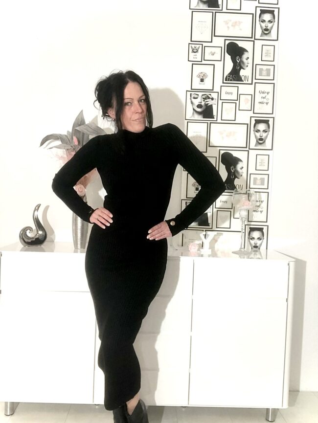 Strickkleid in Schwarz 3