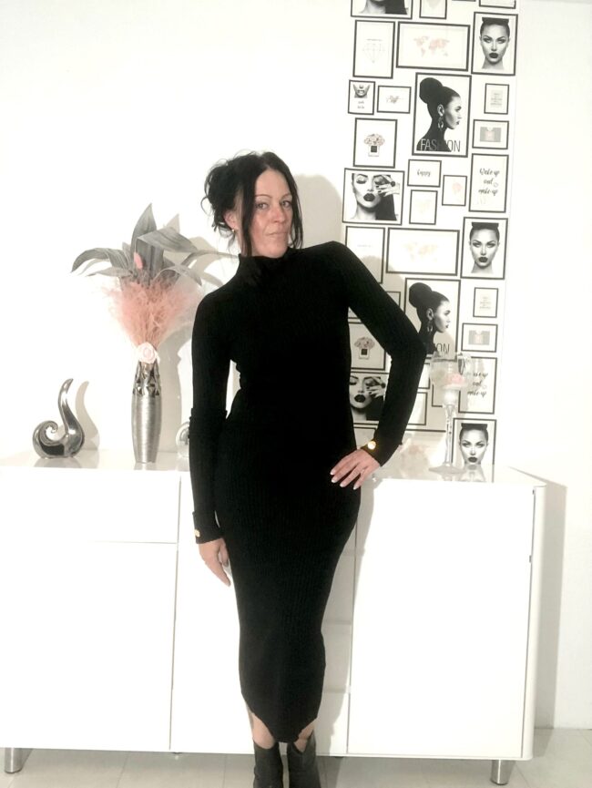 Strickkleid in Schwarz 4