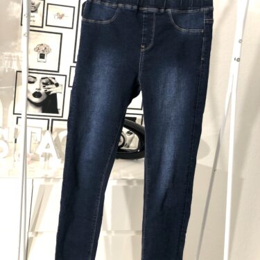 Jeans mit elastischen Bund 2