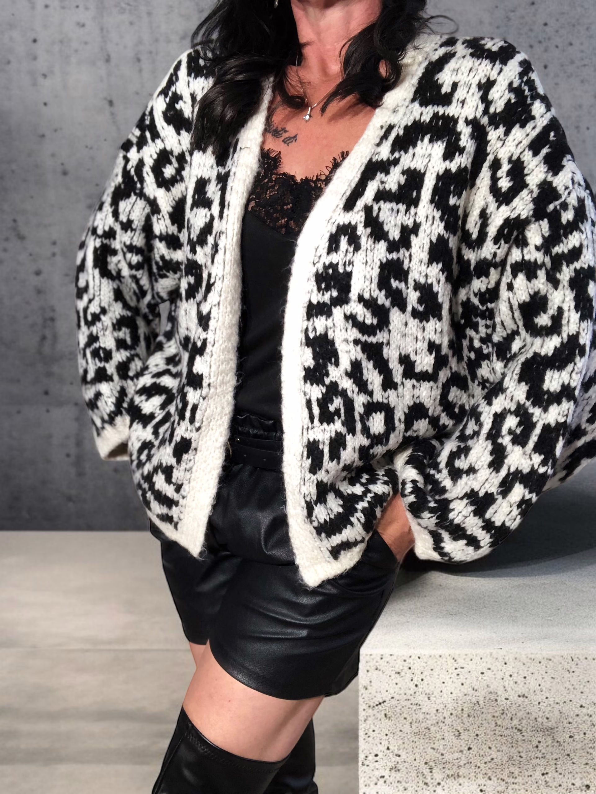 Italy Cardigan Leo Stacy's Fashion Styles stacys.de Cardigan Leo, Onesize, schwarz/ helles Beige, 3