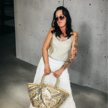Strohtasche mit Mesh & Pailletten