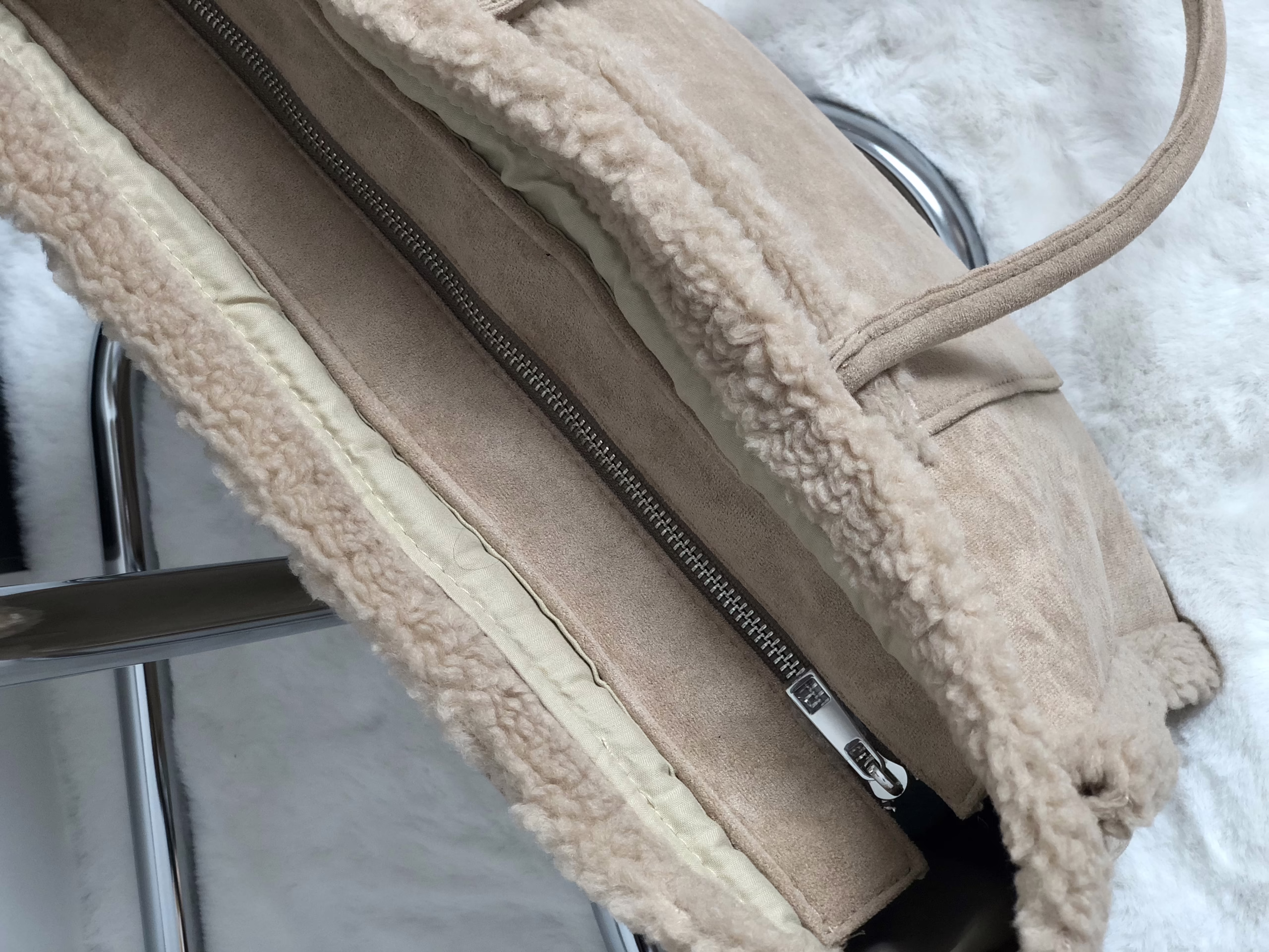 Zwillingsherz Tasche, Wildleder-Optik Stacy's Fashion Styles stacys.de Zwillingsherz Tasche, Wildleder-Optik & Teddyfell, beige, 3